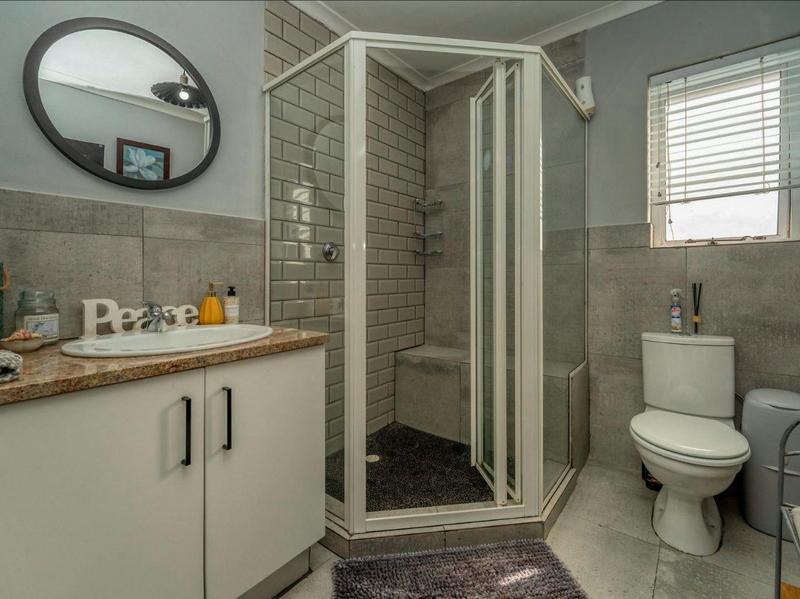 5 Bedroom Property for Sale in Fish Hoek Western Cape